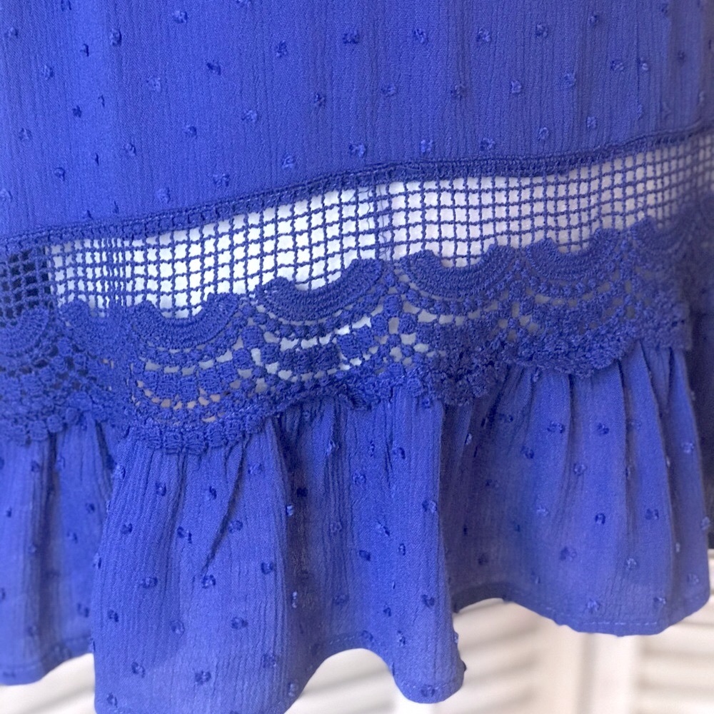2/$15 MIX&MATCH  ✴️LAST ONE ✴️ SLEEVELESS DOTTED TOP W/ RUFFLED HEM - Picture 4 of 5